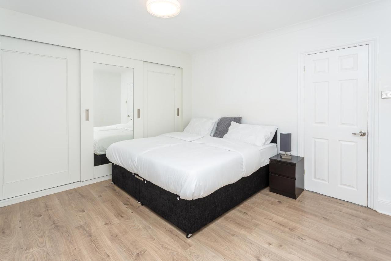 The White & Warm, Free Parking & Wifi, 8 Beds Villa โคล์เชสเตอร์ ภายนอก รูปภาพ