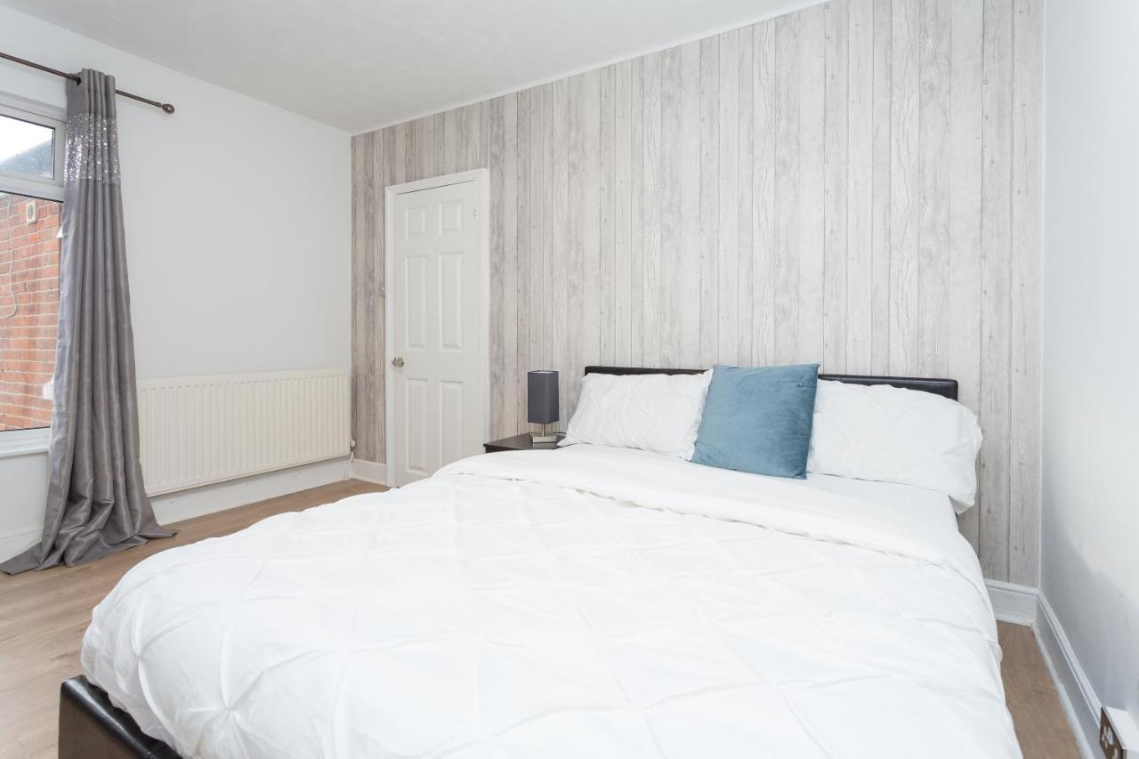 The White & Warm, Free Parking & Wifi, 8 Beds Villa โคล์เชสเตอร์ ภายนอก รูปภาพ