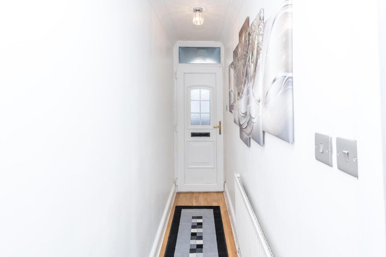 The White & Warm, Free Parking & Wifi, 8 Beds Villa โคล์เชสเตอร์ ภายนอก รูปภาพ